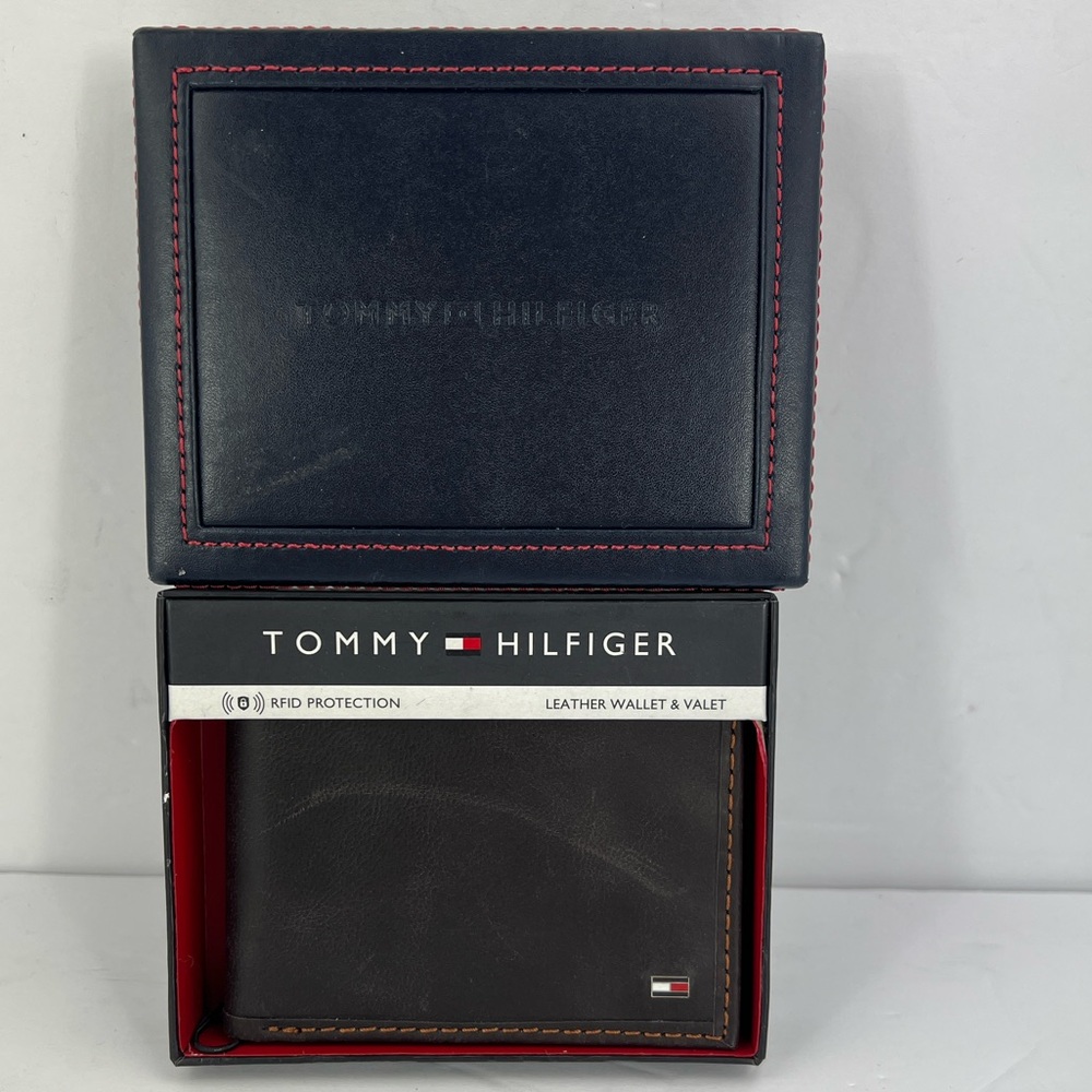 TOMMY HILFIGER MENS LEATHER WALLET BROWN COLOR WITH VALET, RFID PROTECTION